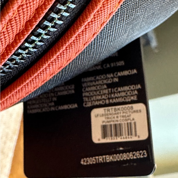 LOUNGEFLY Disney Trick 'r Treat Sam Pumpkin Mini 🎒 - Picture 16 of 16